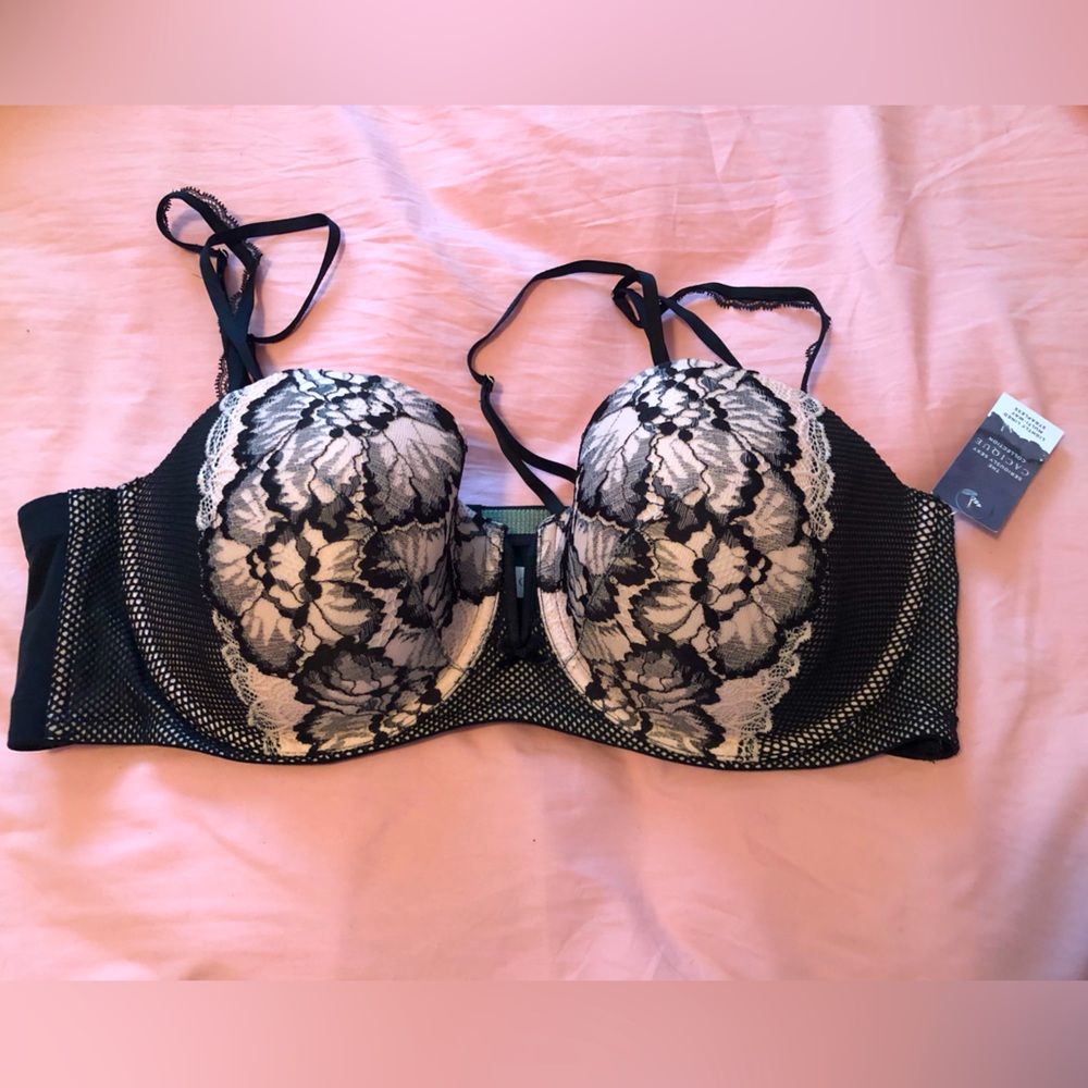 Brand new with tags size 46D Cacique bra.